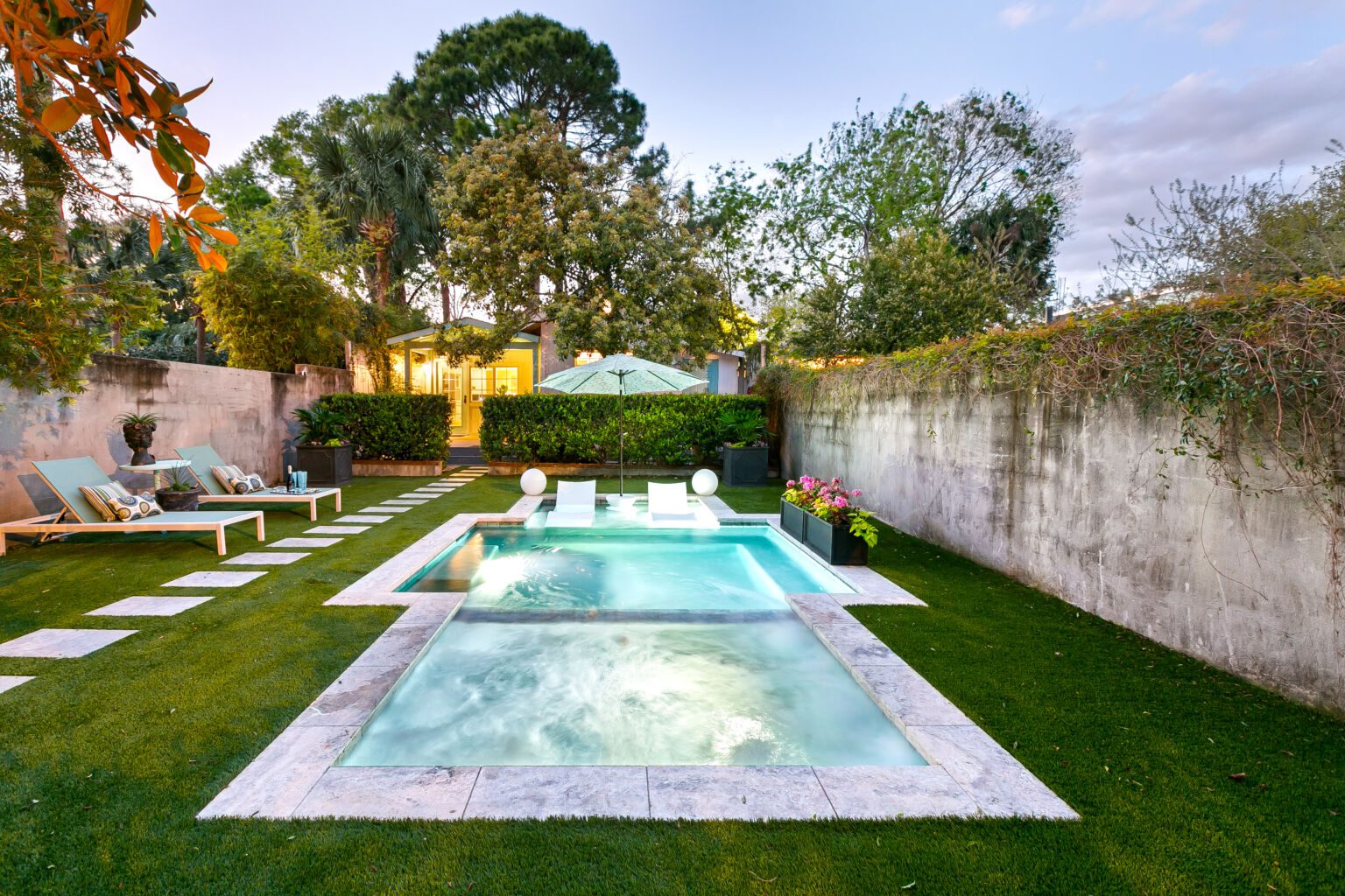 Luxury Pool Designs & Features 2024: Your Eco-Chic Pool Paradise